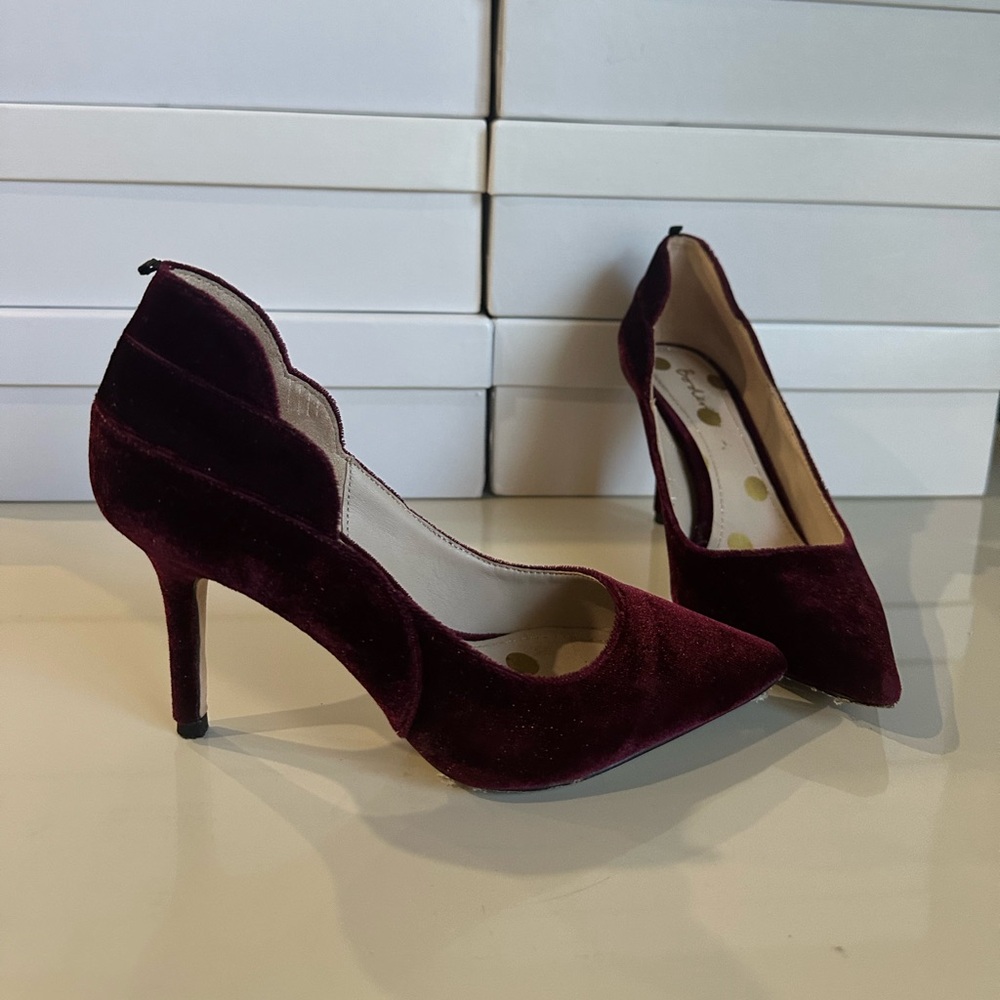 Boden burgundy velvet pumps size 6